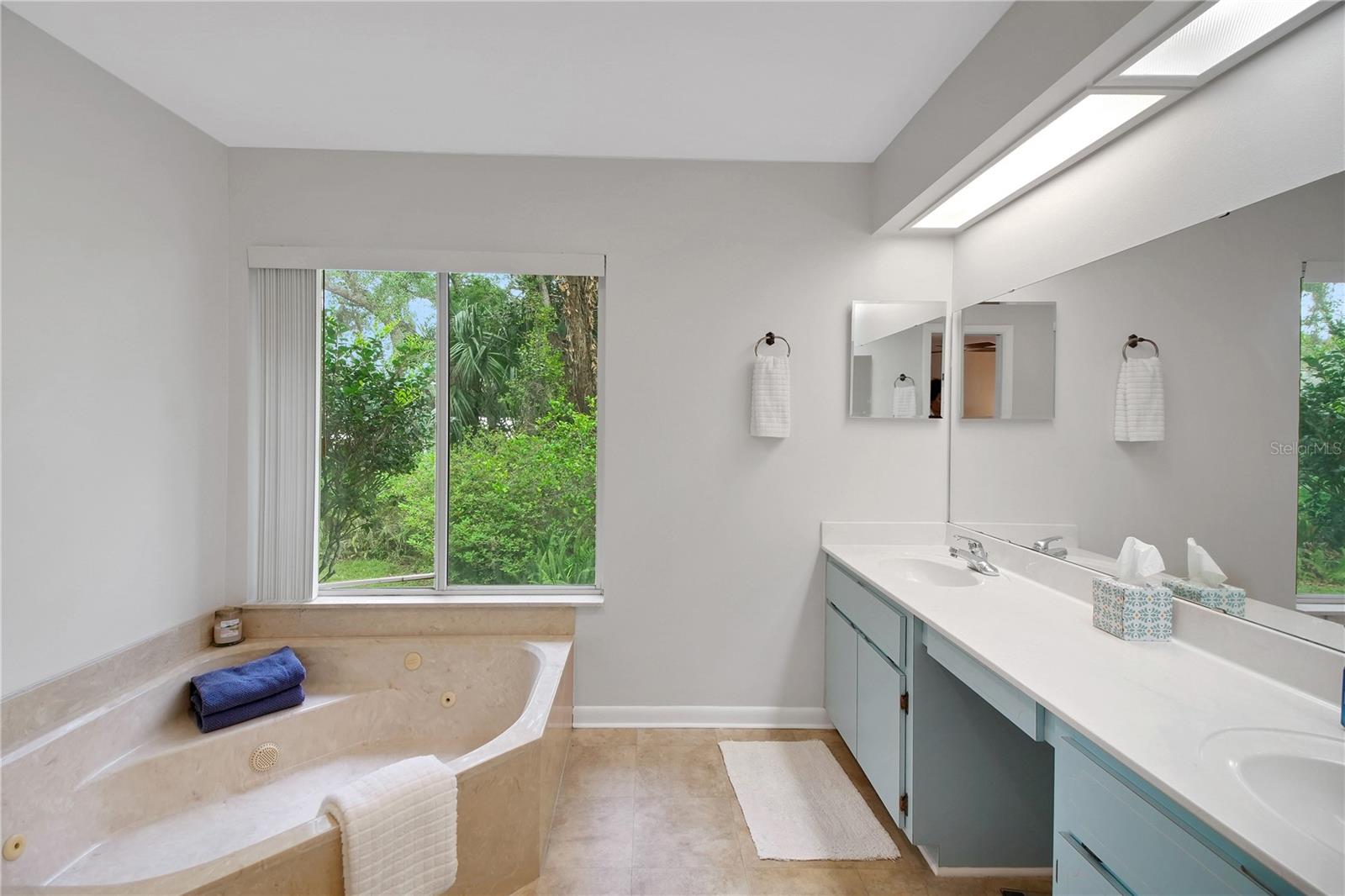 Image 38 of 75 For 335 River Glass Court