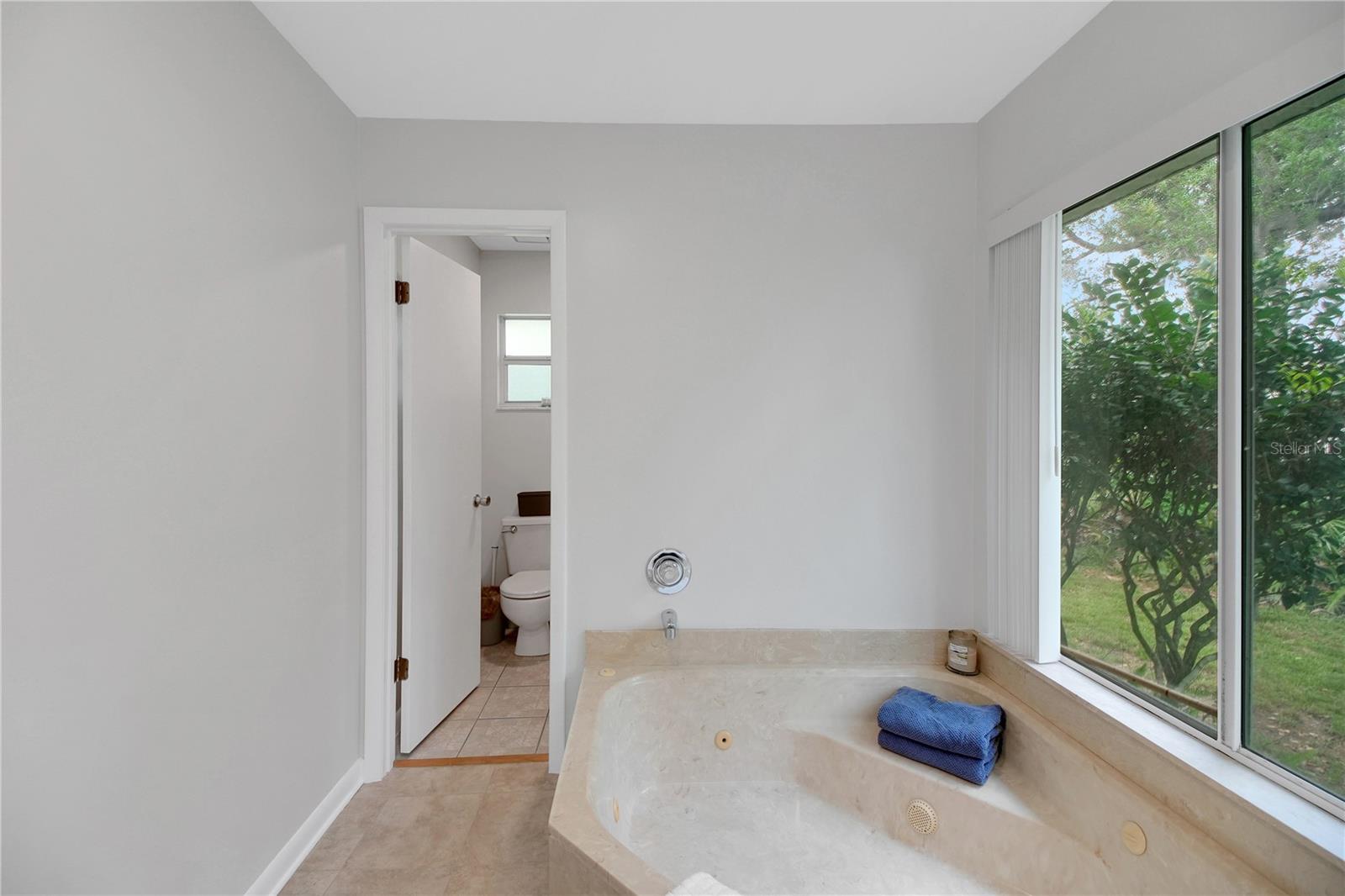 Image 39 of 75 For 335 River Glass Court