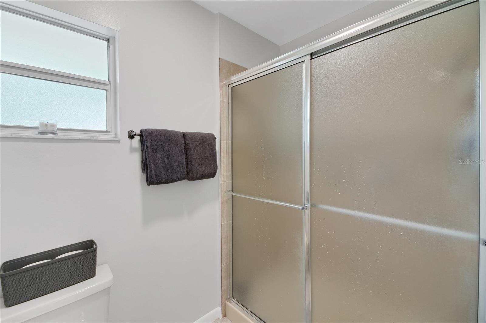 Image 40 of 75 For 335 River Glass Court