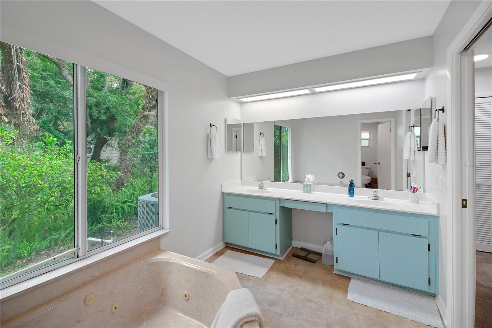 Image 41 of 75 For 335 River Glass Court