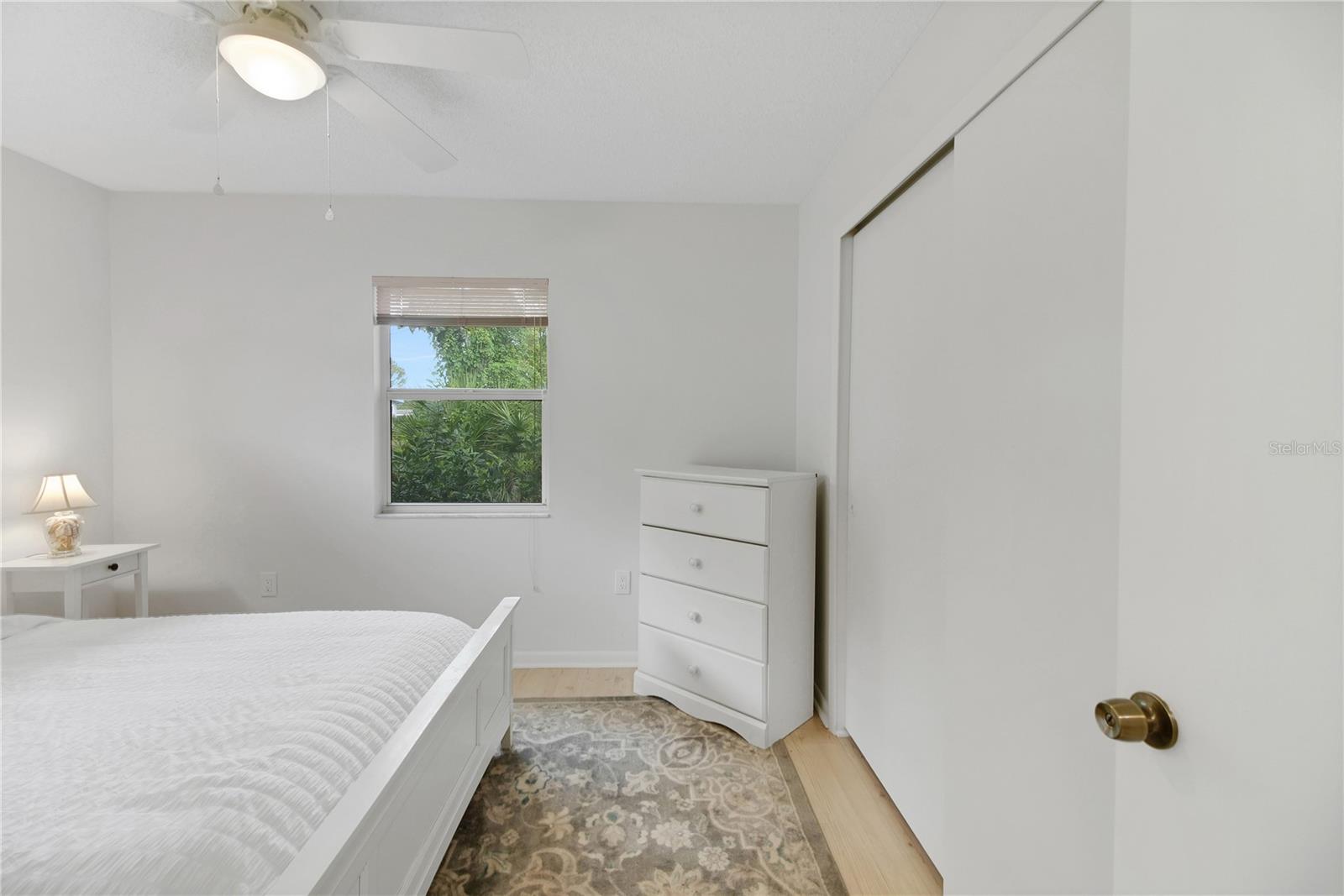 Image 44 of 75 For 335 River Glass Court