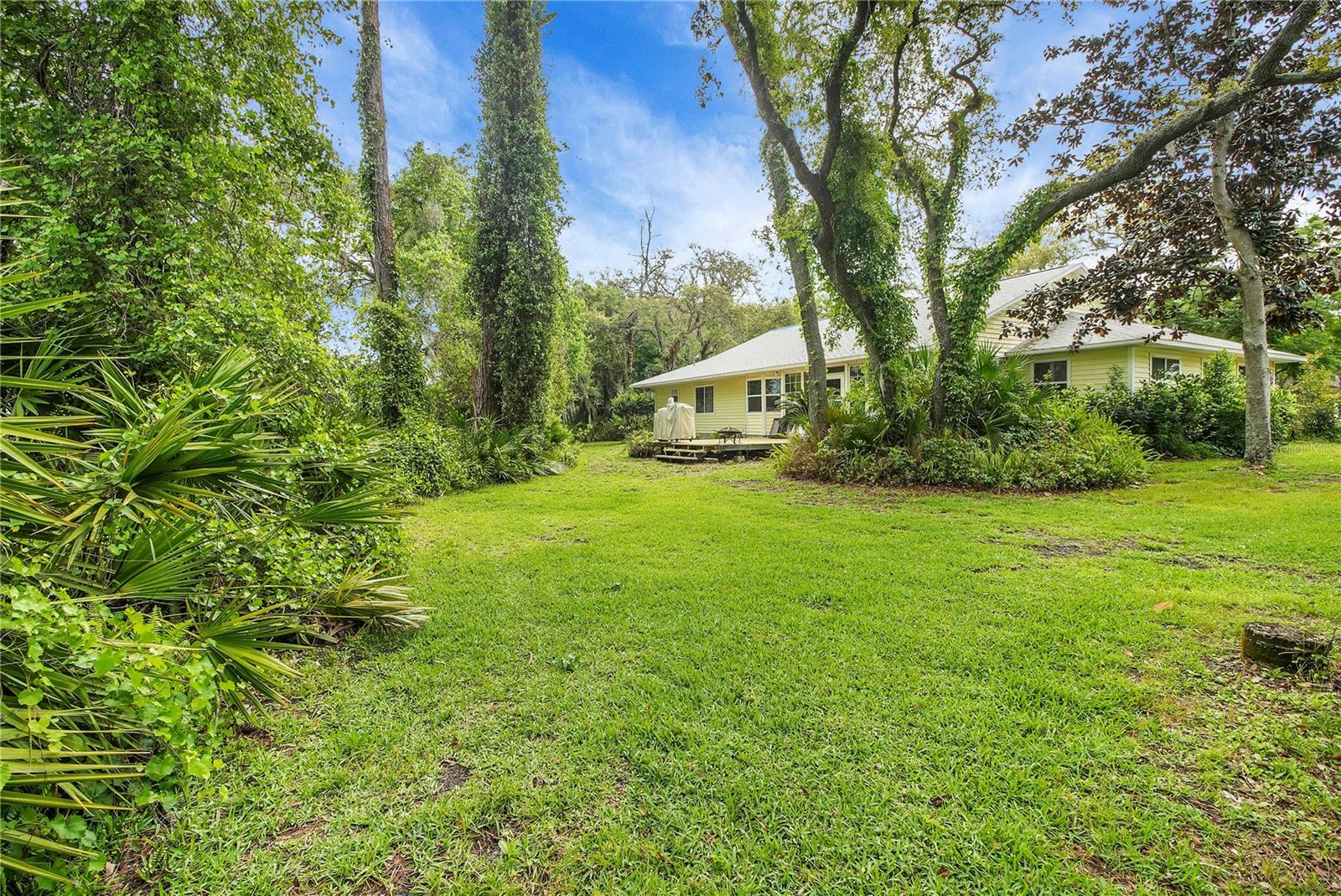 Image 5 of 75 For 335 River Glass Court