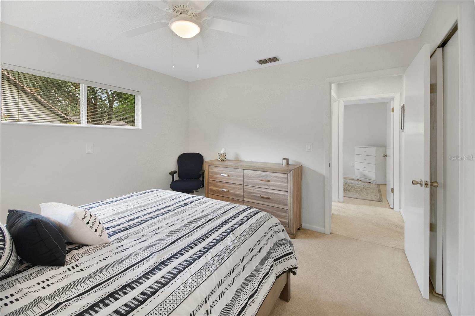 Image 50 of 75 For 335 River Glass Court