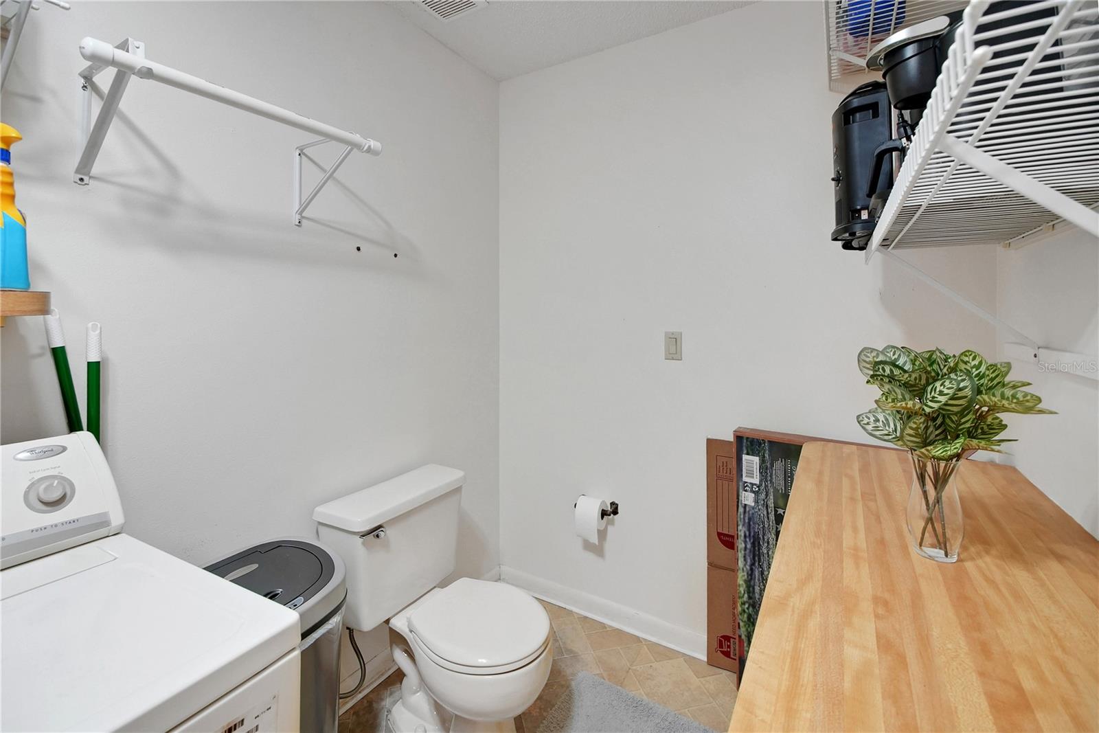 Image 56 of 75 For 335 River Glass Court