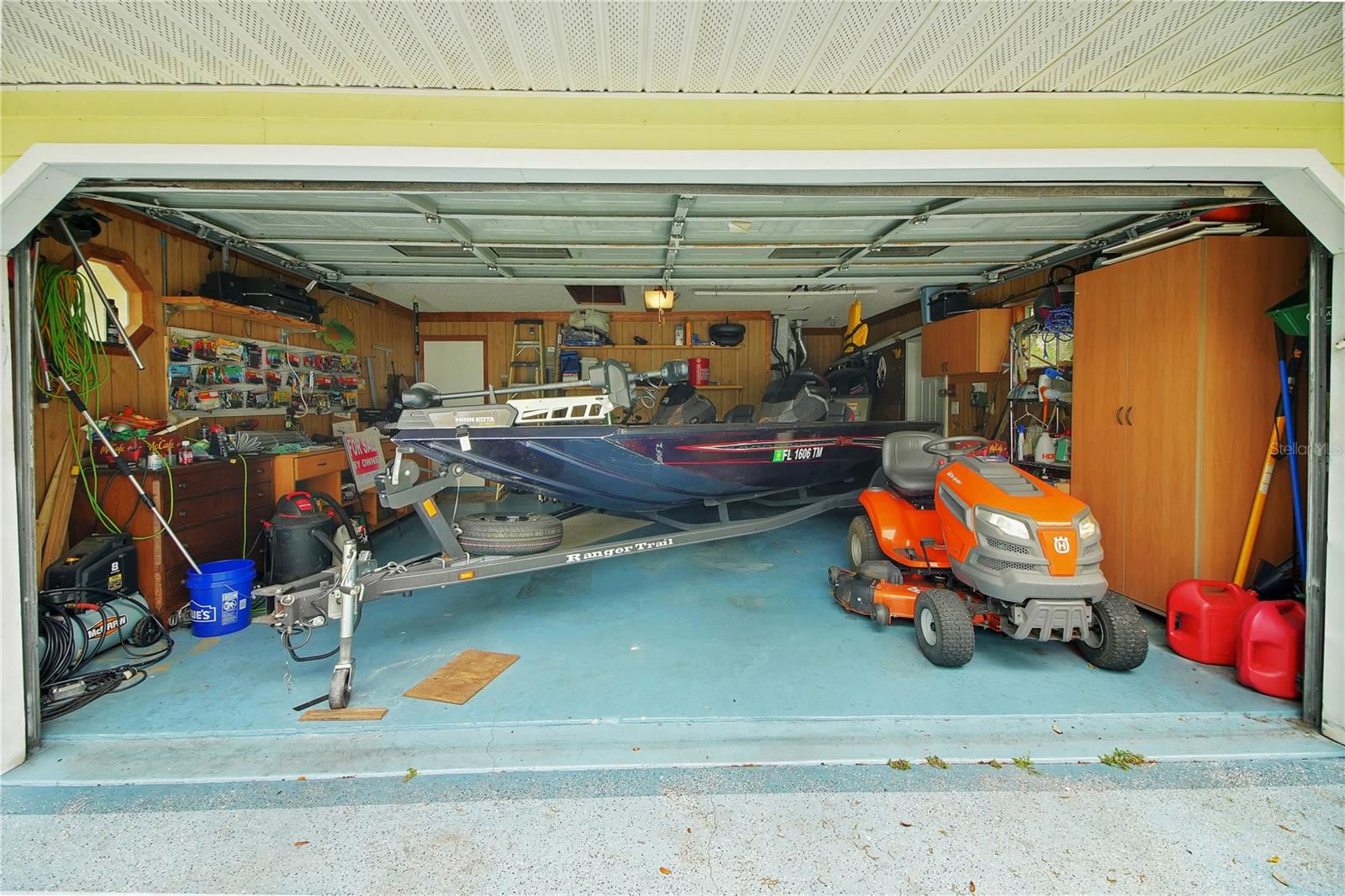 Image 57 of 75 For 335 River Glass Court