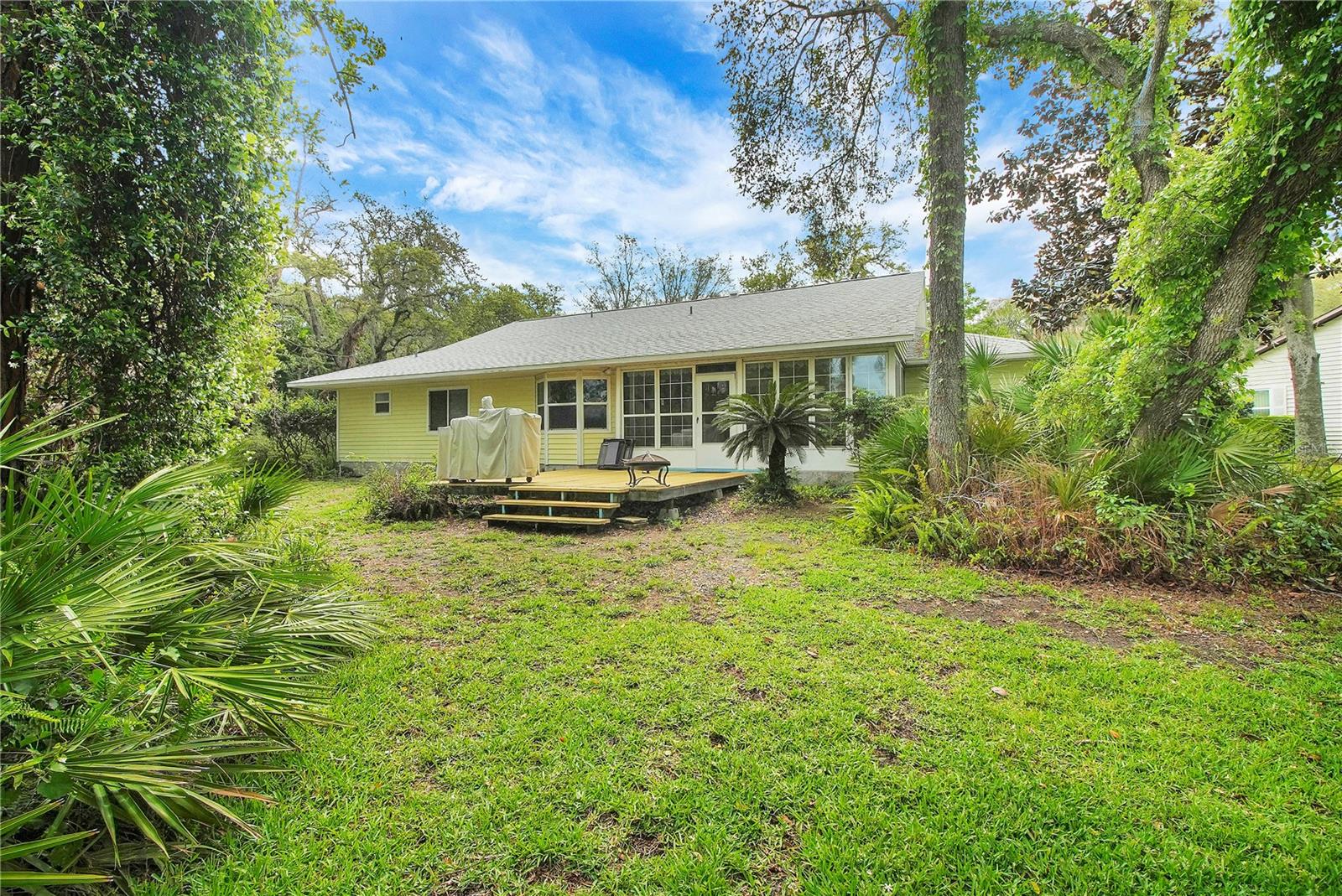 Image 6 of 75 For 335 River Glass Court