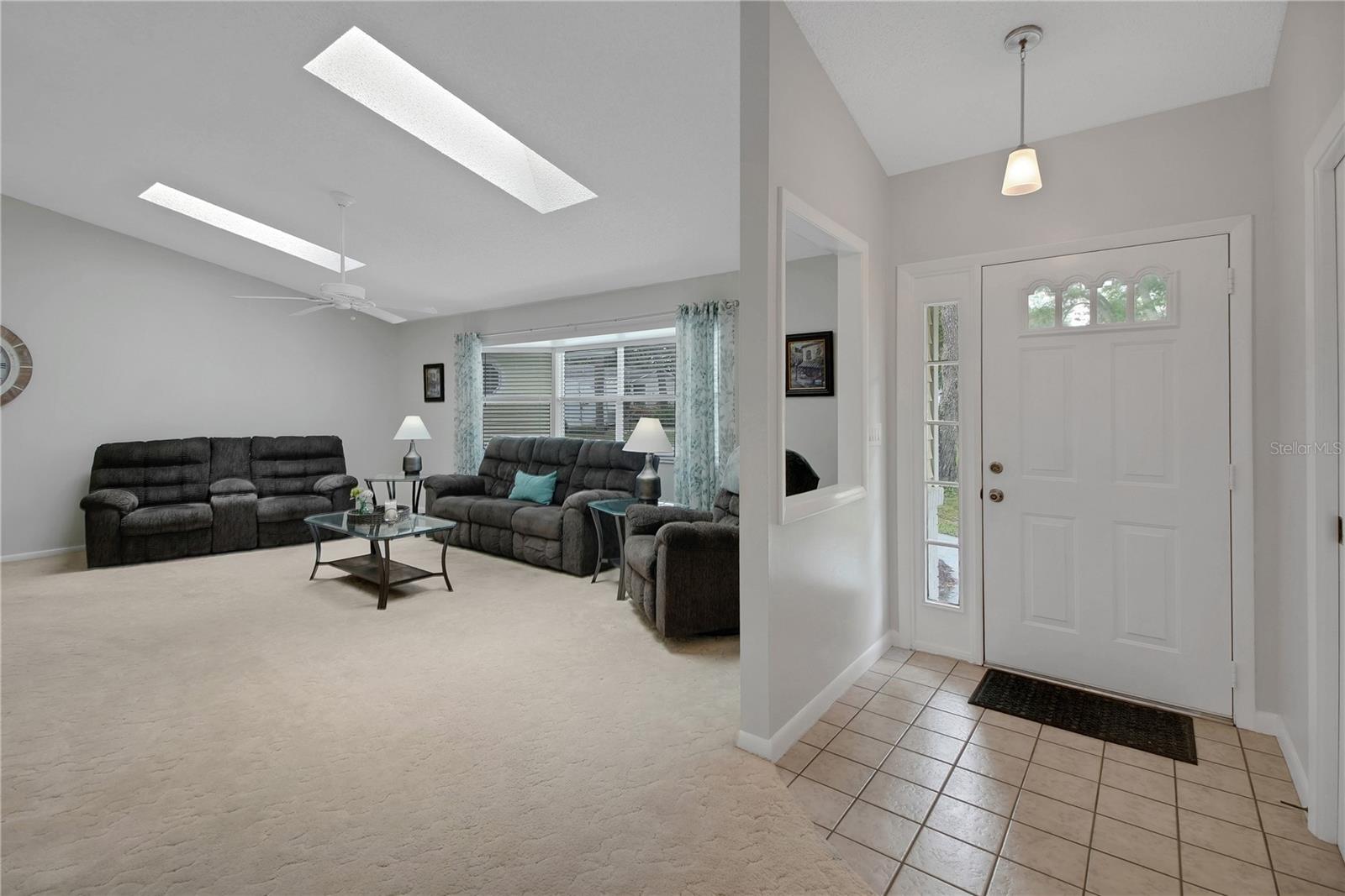 Image 8 of 75 For 335 River Glass Court