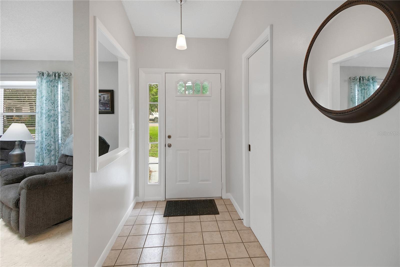 Image 9 of 75 For 335 River Glass Court