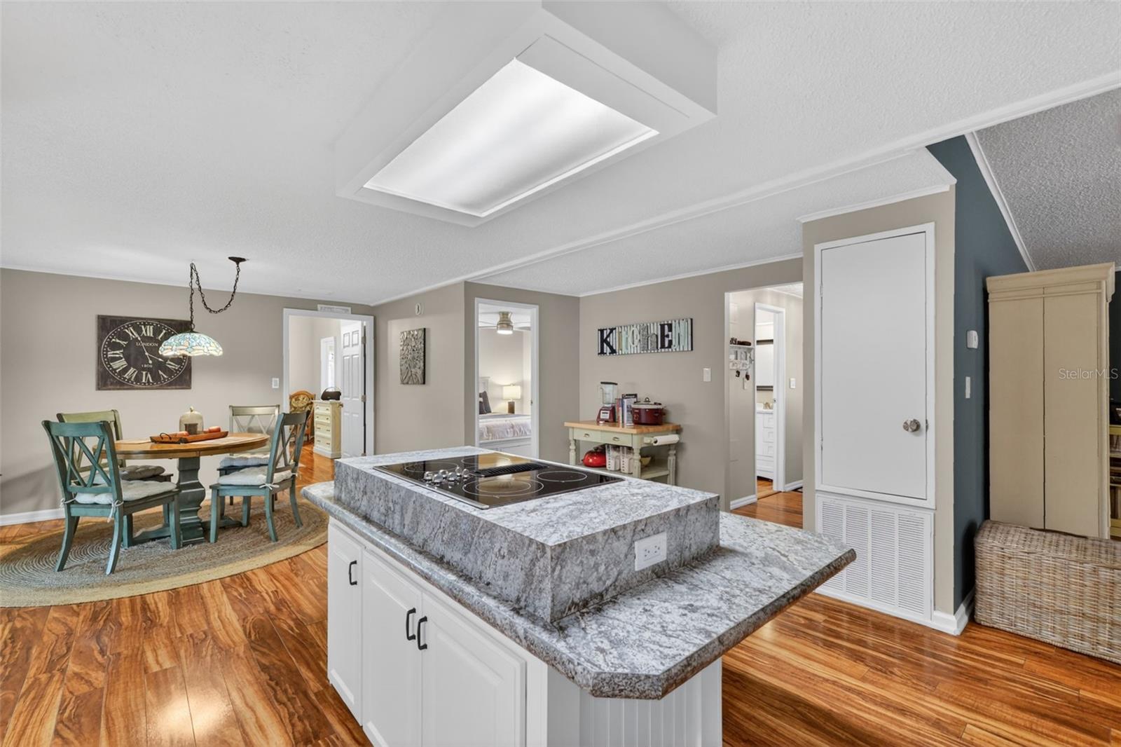 Image 10 of 31 For 705 Devon Drive