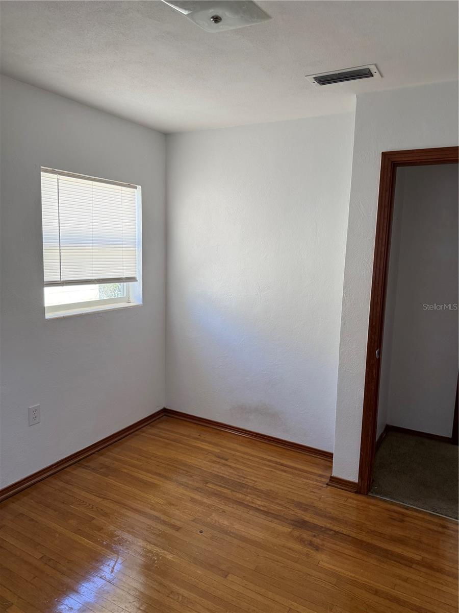 Image 10 of 22 For 1247 Lakeview Drive