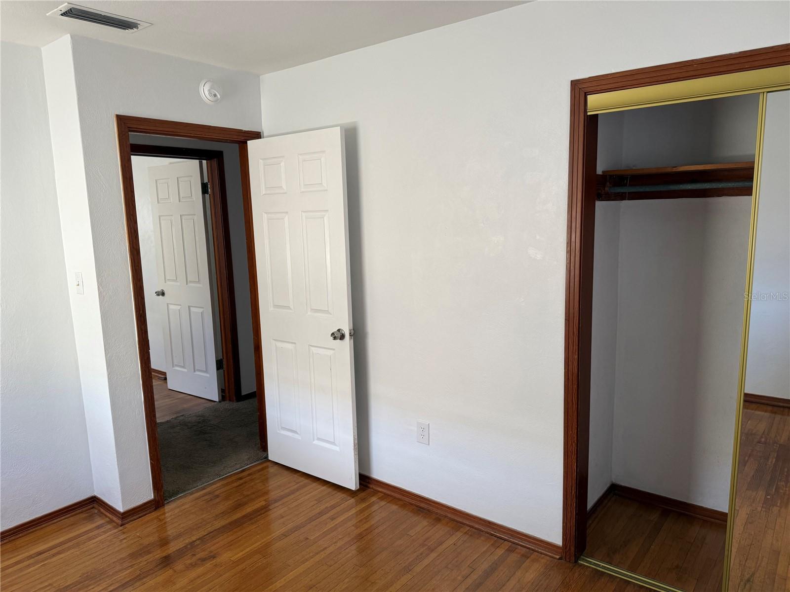 Image 11 of 22 For 1247 Lakeview Drive