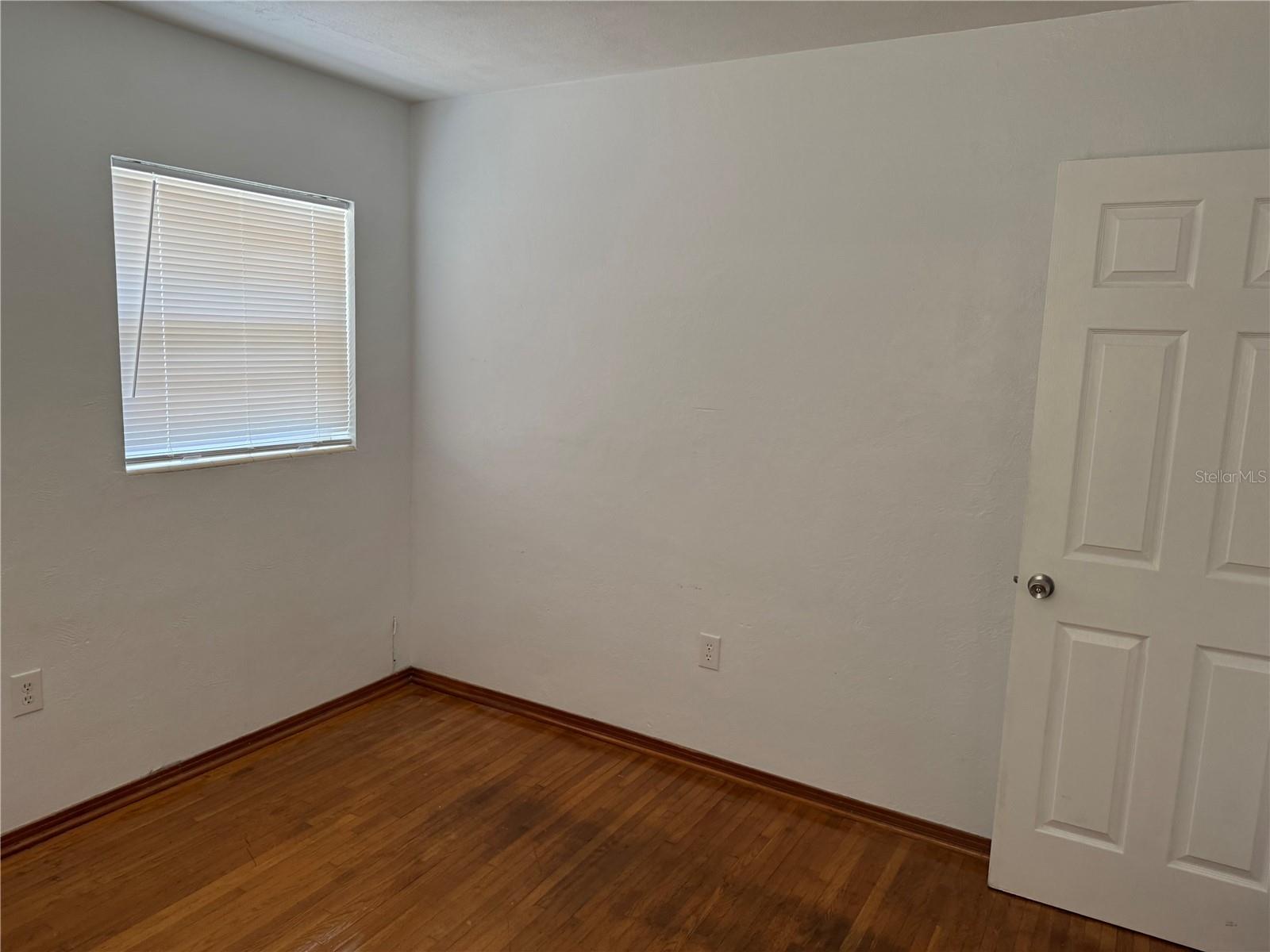 Image 18 of 22 For 1247 Lakeview Drive