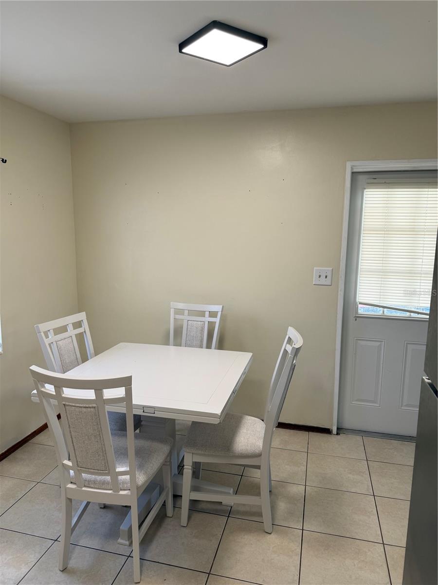 Image 8 of 22 For 1247 Lakeview Drive