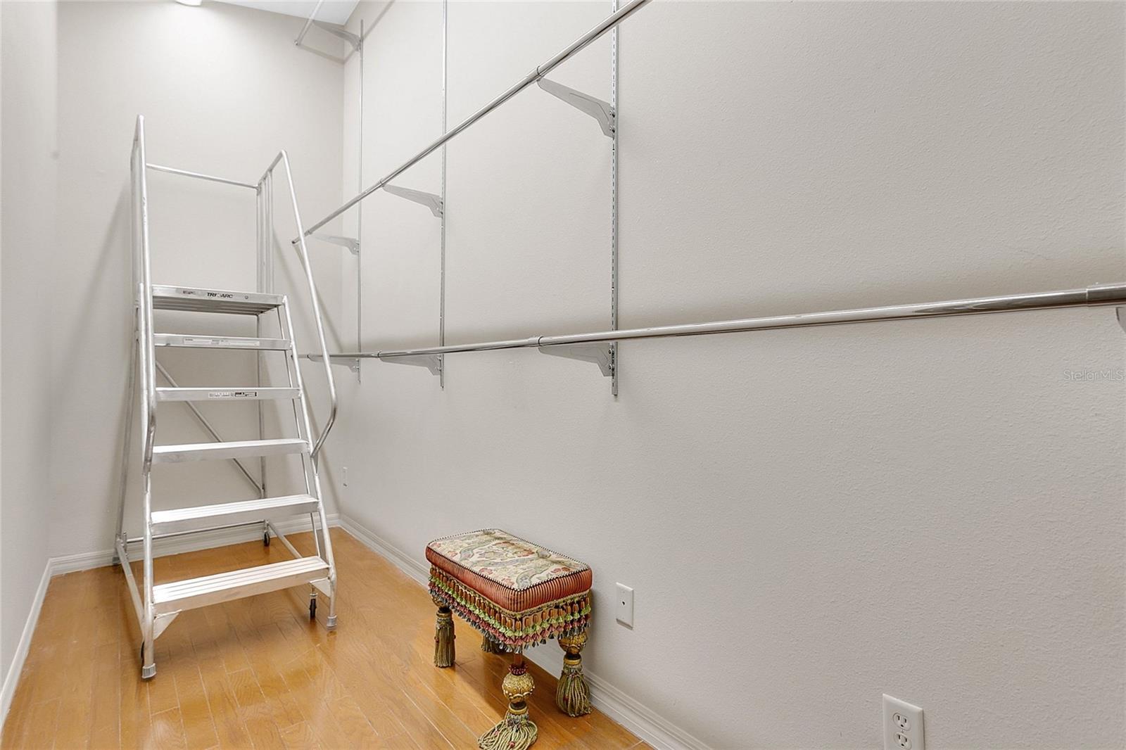 Image 23 of 54 For 5712 Summerbrooke Court