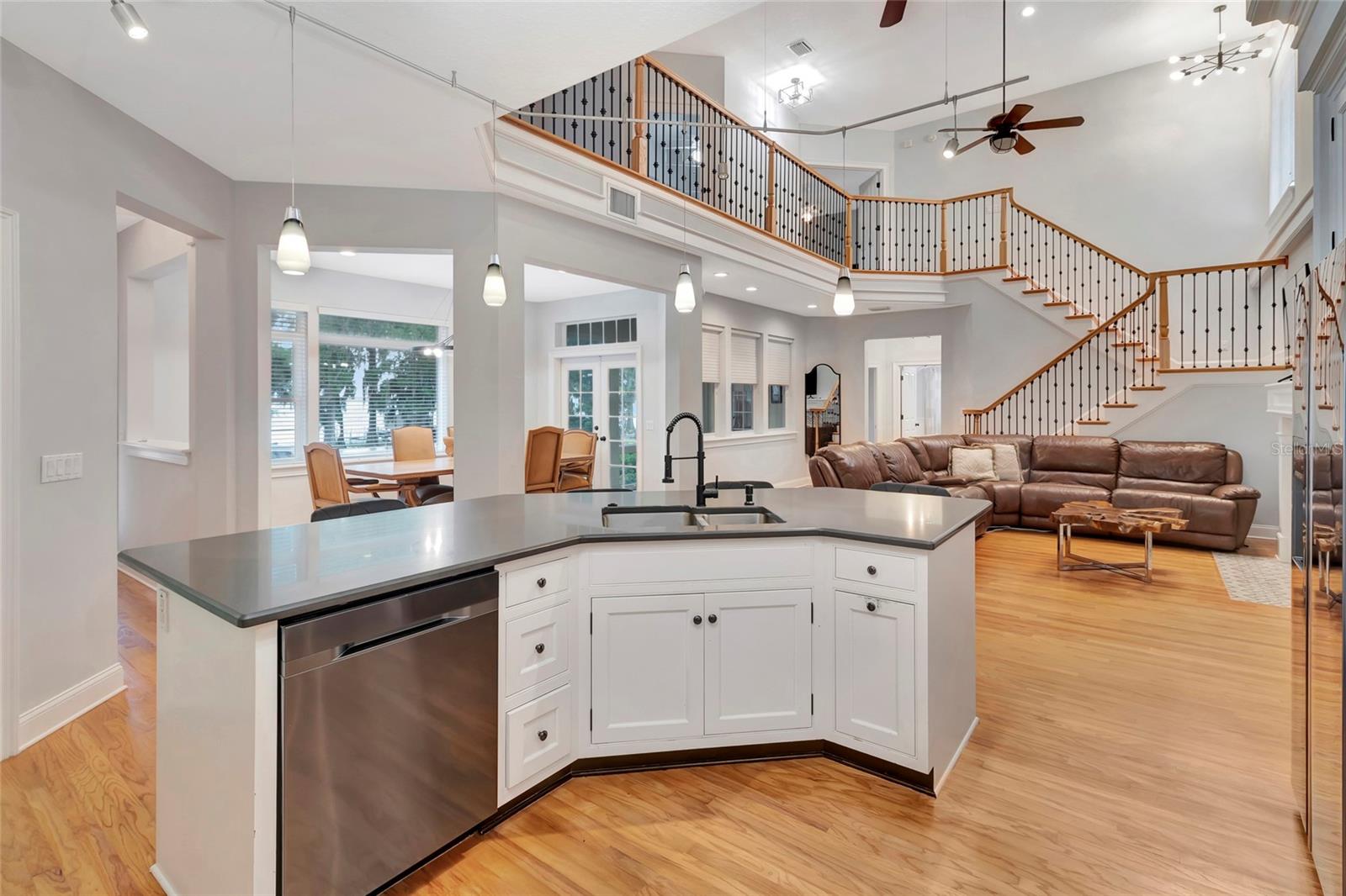 Image 11 of 73 For 1215 Lakeshore Drive