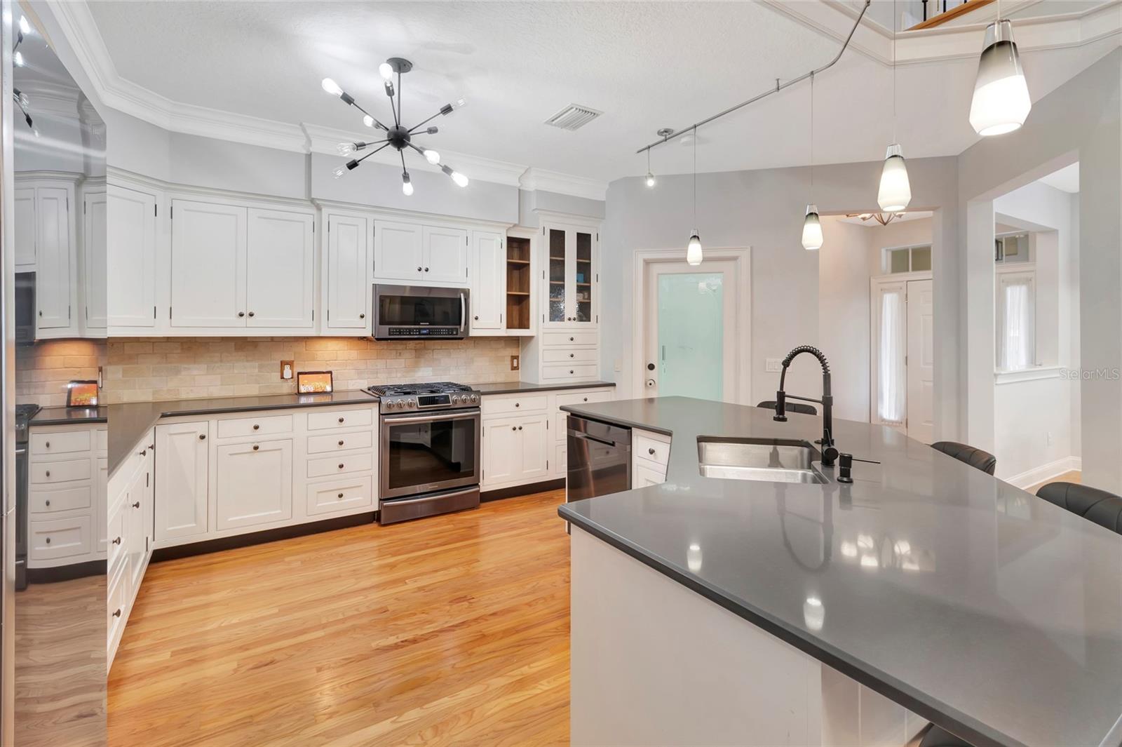 Image 12 of 73 For 1215 Lakeshore Drive