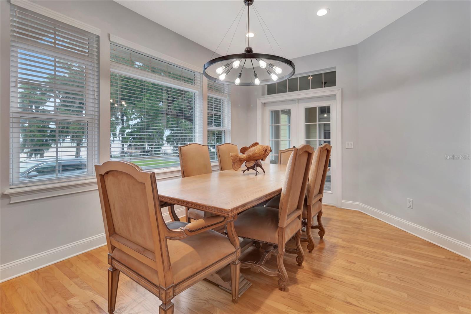 Image 14 of 73 For 1215 Lakeshore Drive