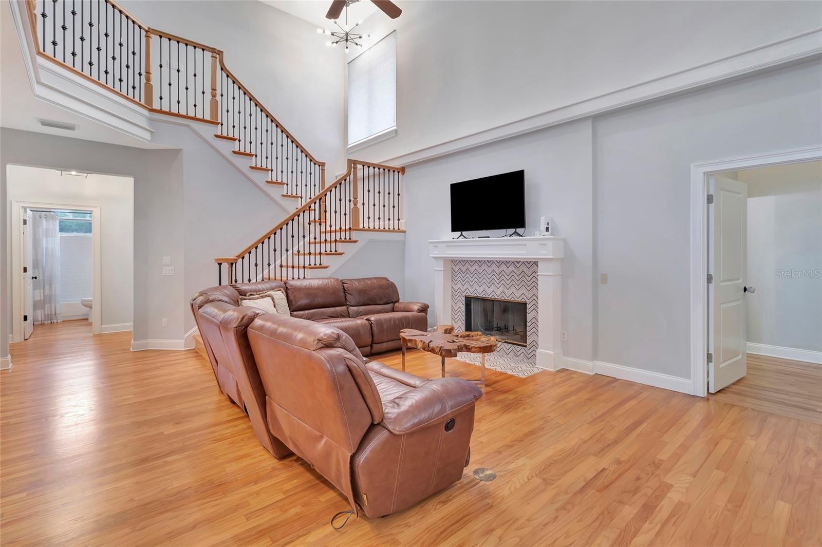 Image 16 of 73 For 1215 Lakeshore Drive