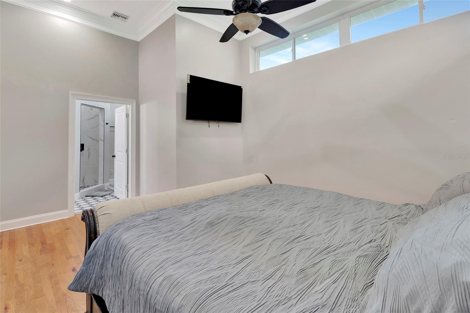 Image 18 of 73 For 1215 Lakeshore Drive