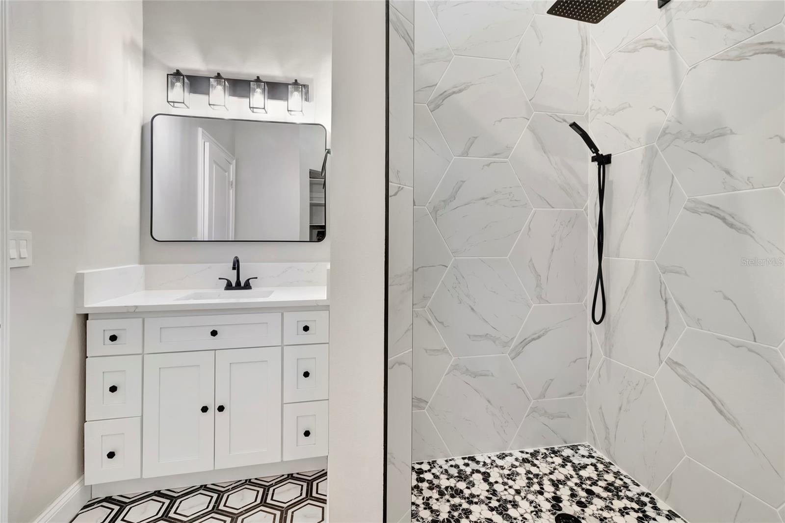 Image 20 of 73 For 1215 Lakeshore Drive