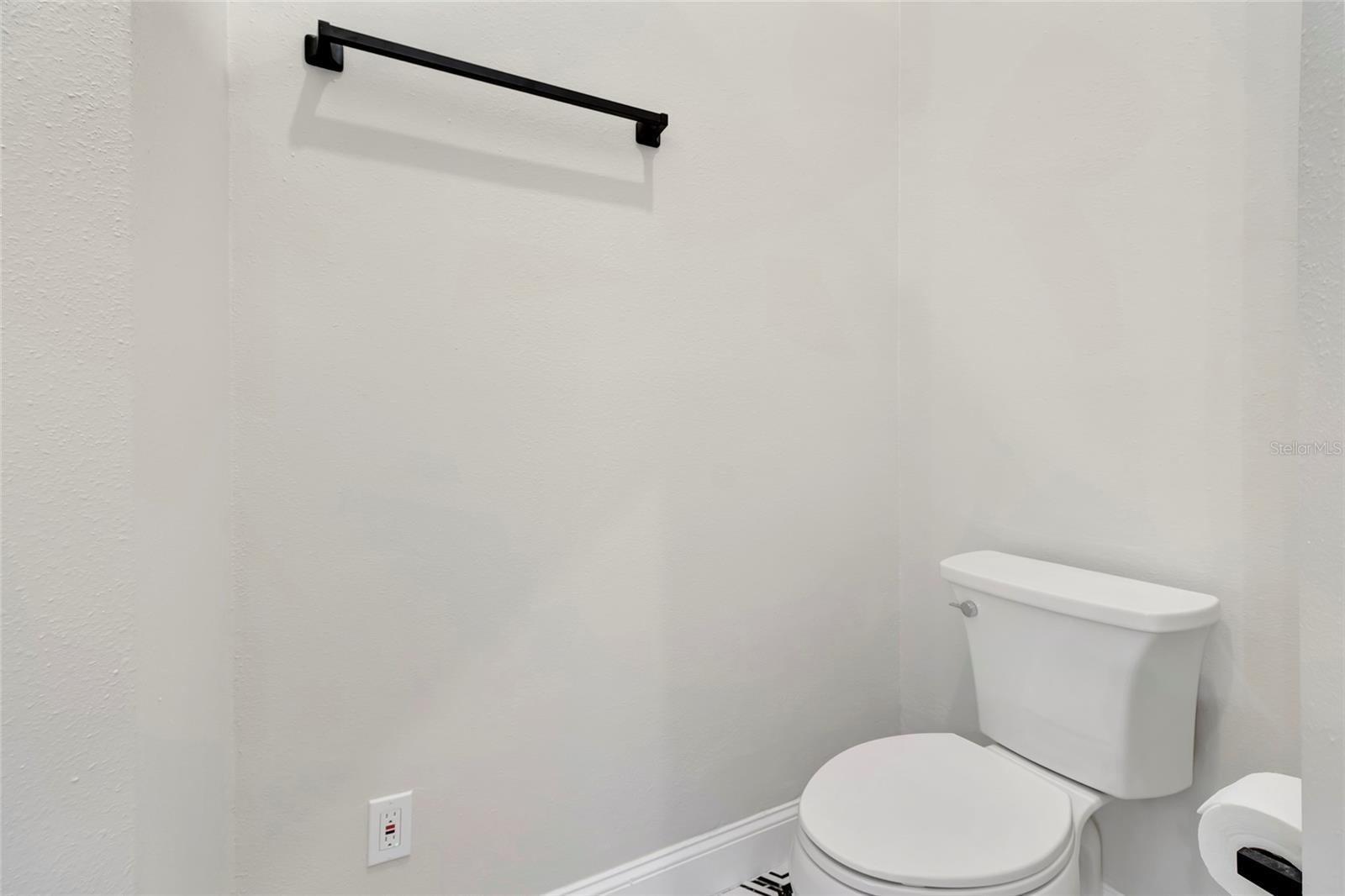 Image 21 of 73 For 1215 Lakeshore Drive