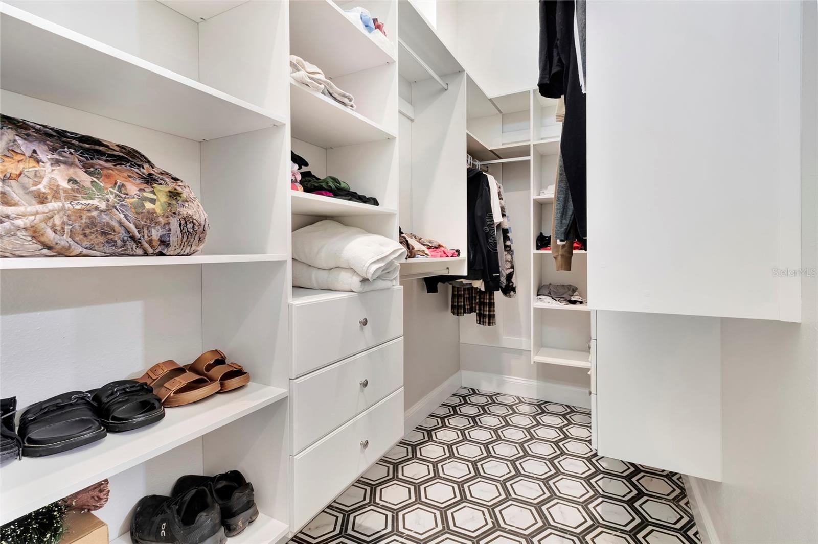 Image 22 of 73 For 1215 Lakeshore Drive