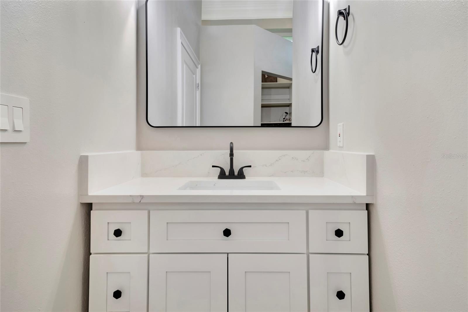 Image 23 of 73 For 1215 Lakeshore Drive