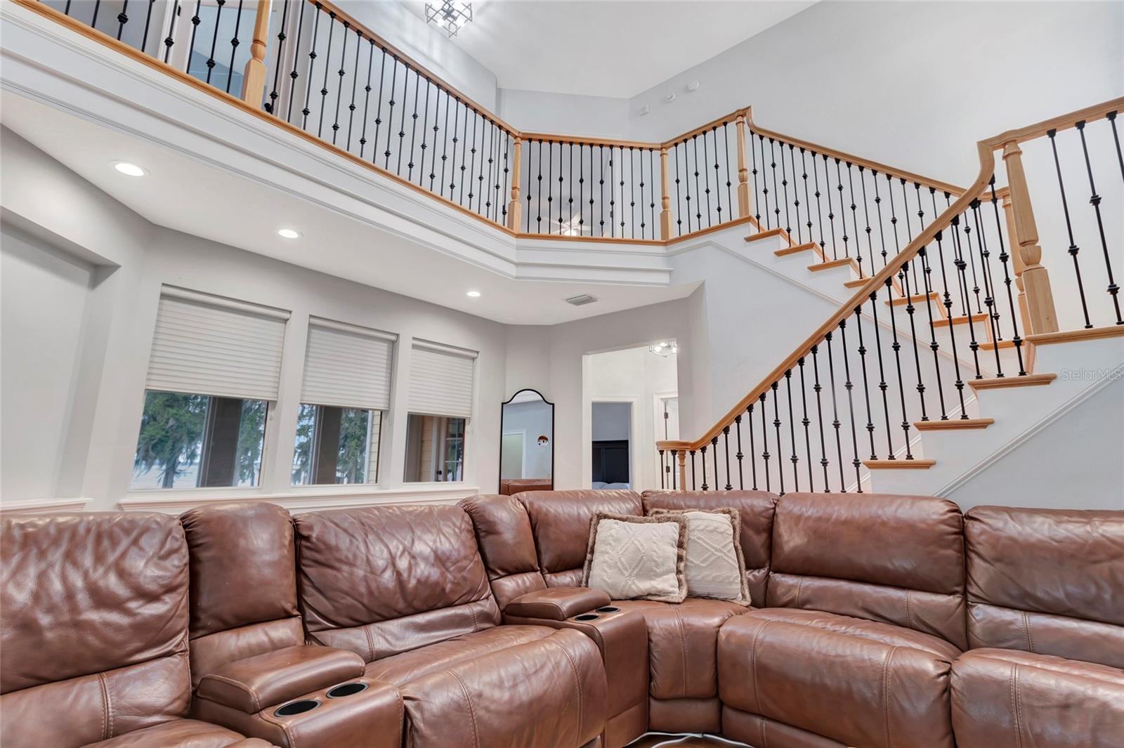 Image 24 of 73 For 1215 Lakeshore Drive