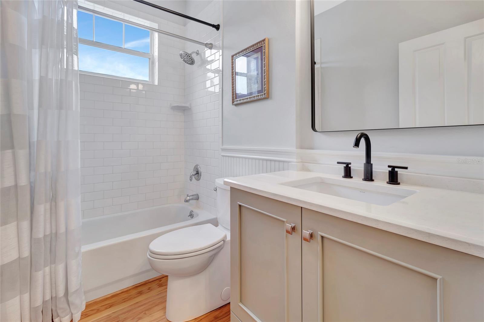 Image 28 of 73 For 1215 Lakeshore Drive