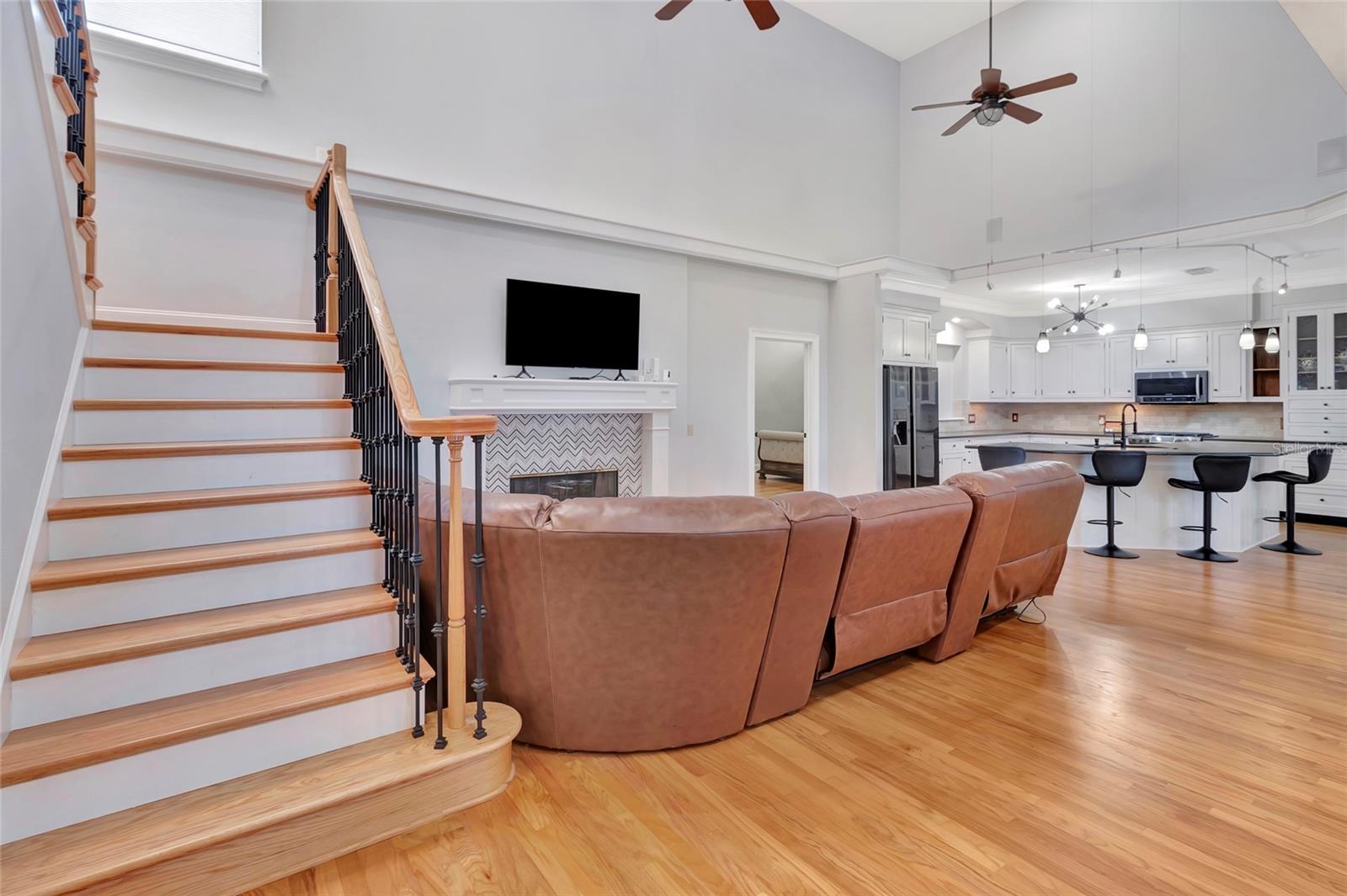 Image 31 of 73 For 1215 Lakeshore Drive