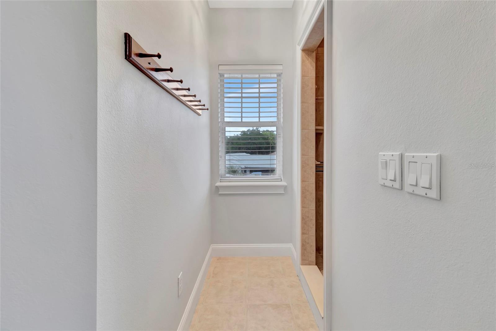 Image 43 of 73 For 1215 Lakeshore Drive