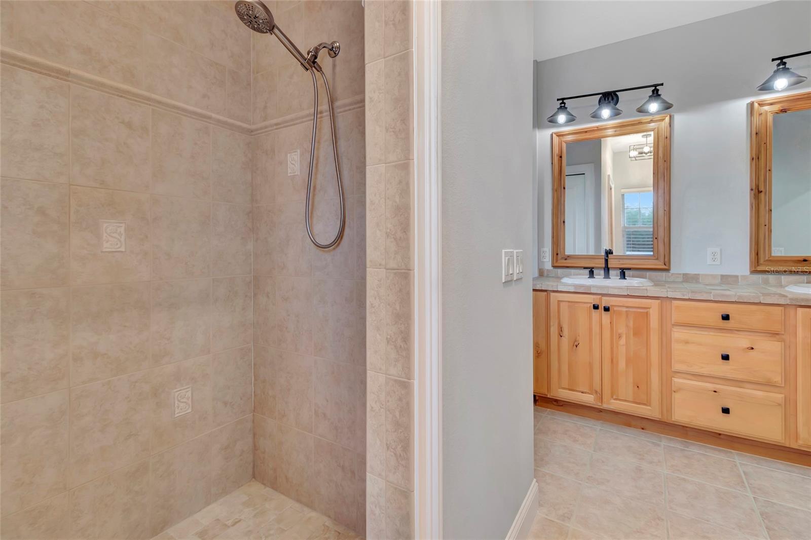 Image 44 of 73 For 1215 Lakeshore Drive