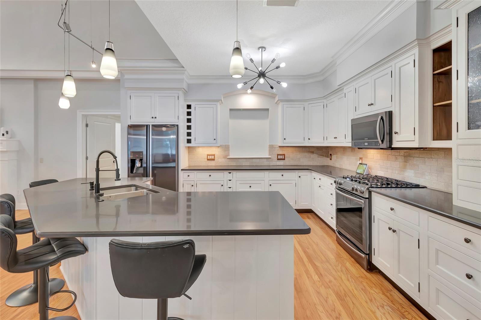 Image 9 of 73 For 1215 Lakeshore Drive