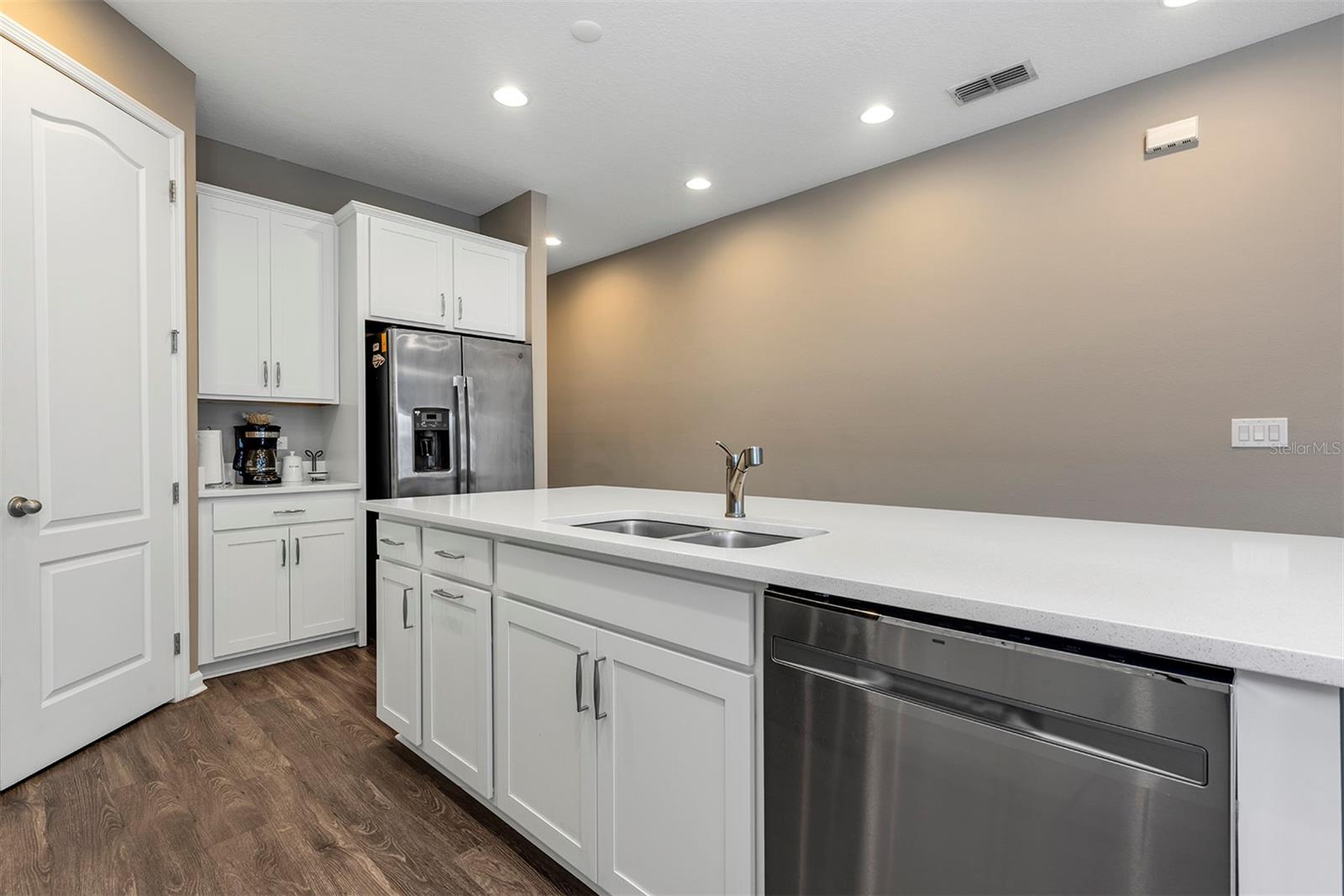 Image 9 of 36 For 2012 Sloans Outlook Drive