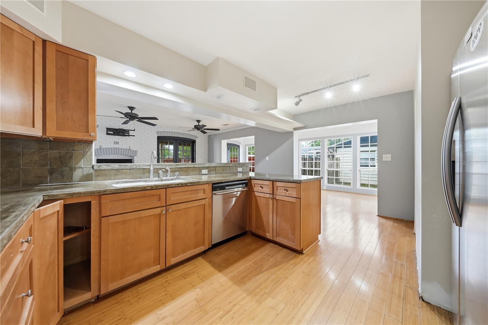 Image 10 of 47 For 126 Magnolia Avenue