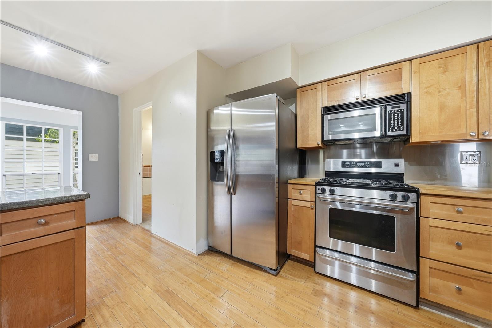 Image 12 of 47 For 126 Magnolia Avenue