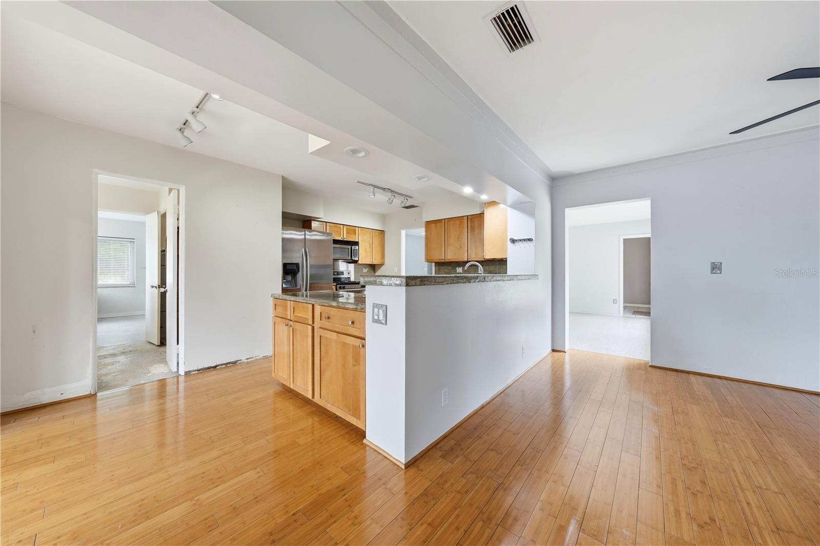 Image 14 of 47 For 126 Magnolia Avenue