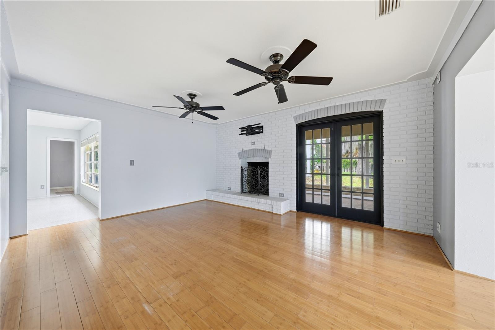 Image 17 of 47 For 126 Magnolia Avenue