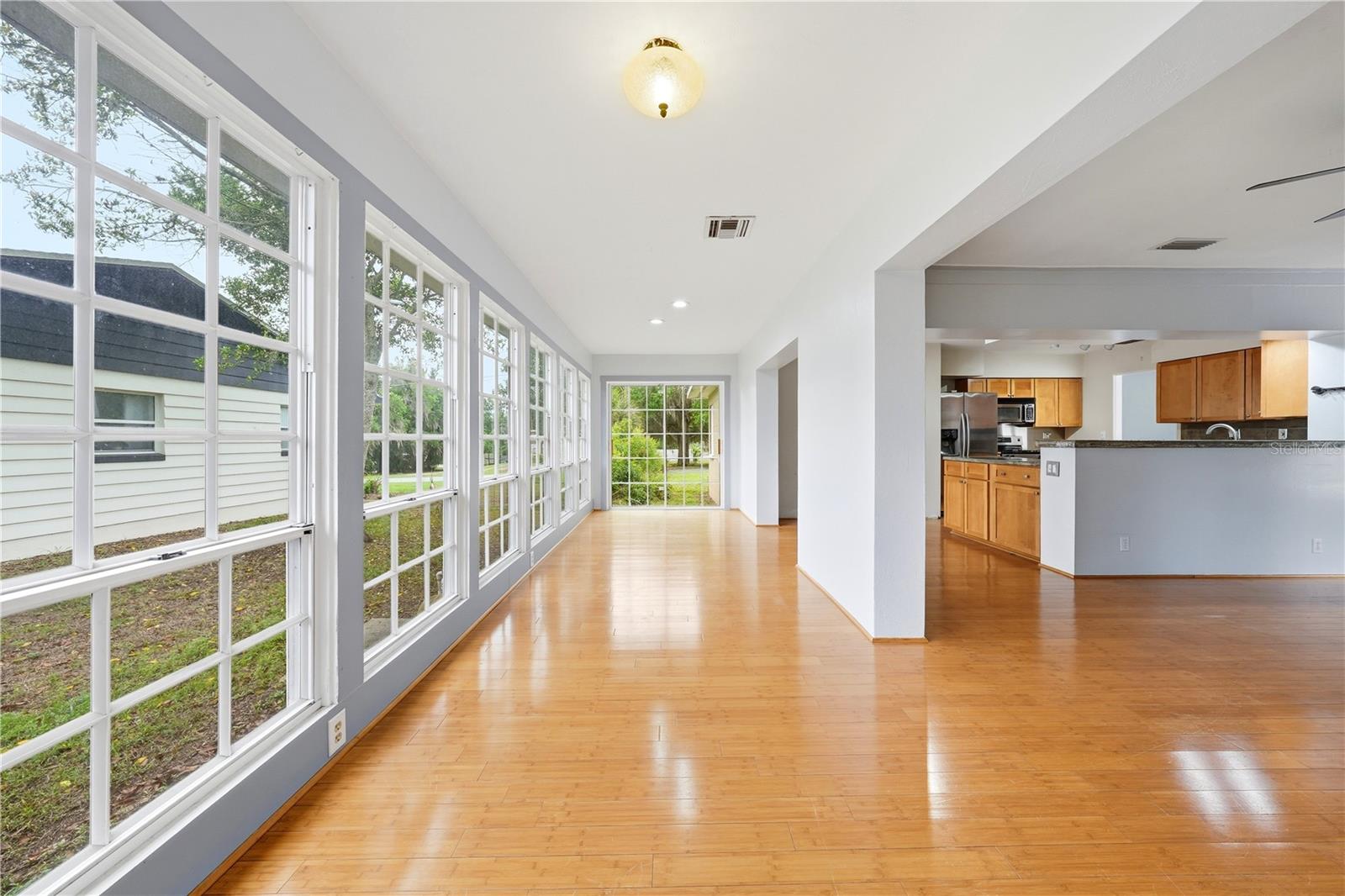 Image 21 of 47 For 126 Magnolia Avenue