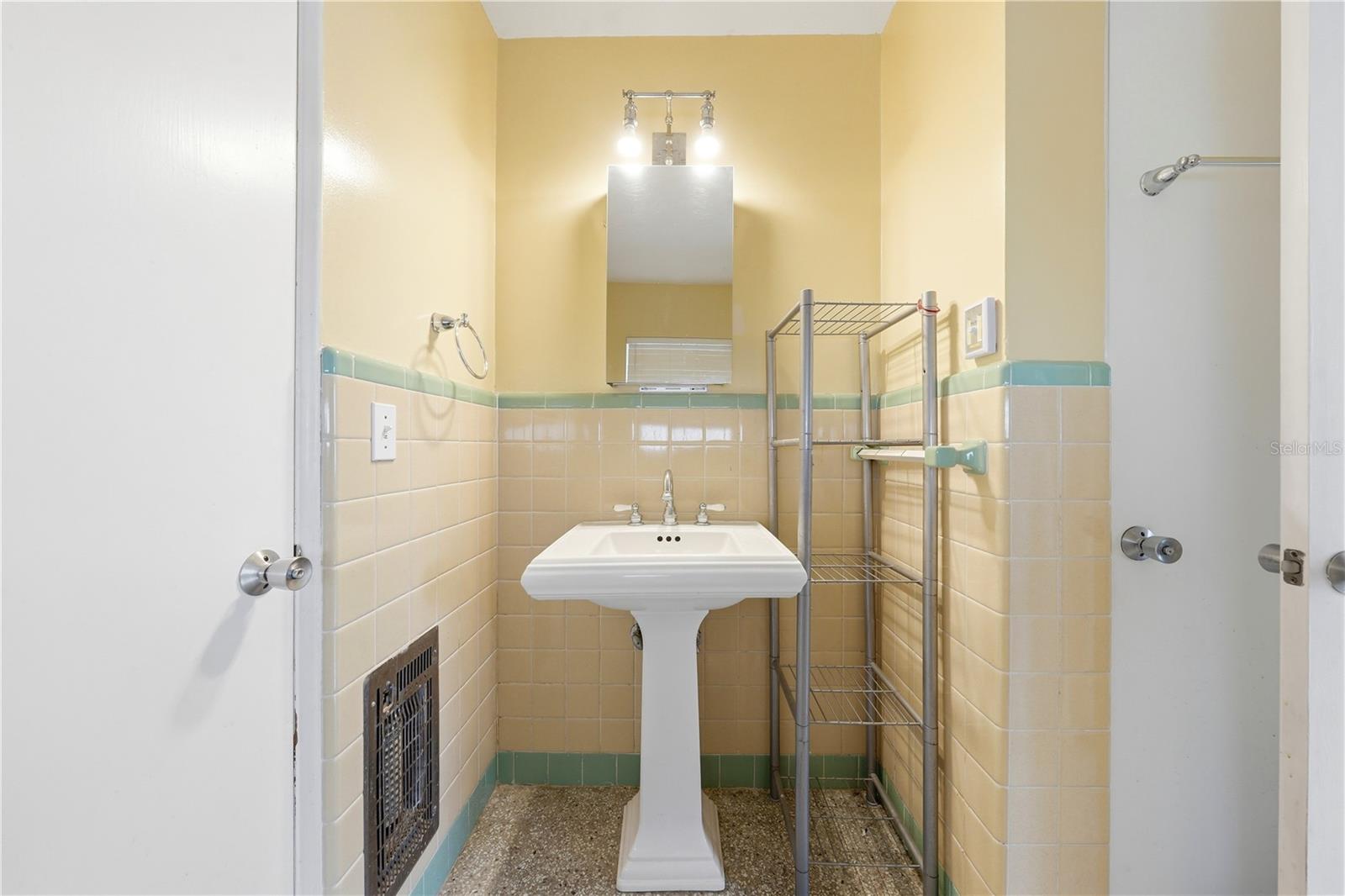 Image 32 of 47 For 126 Magnolia Avenue