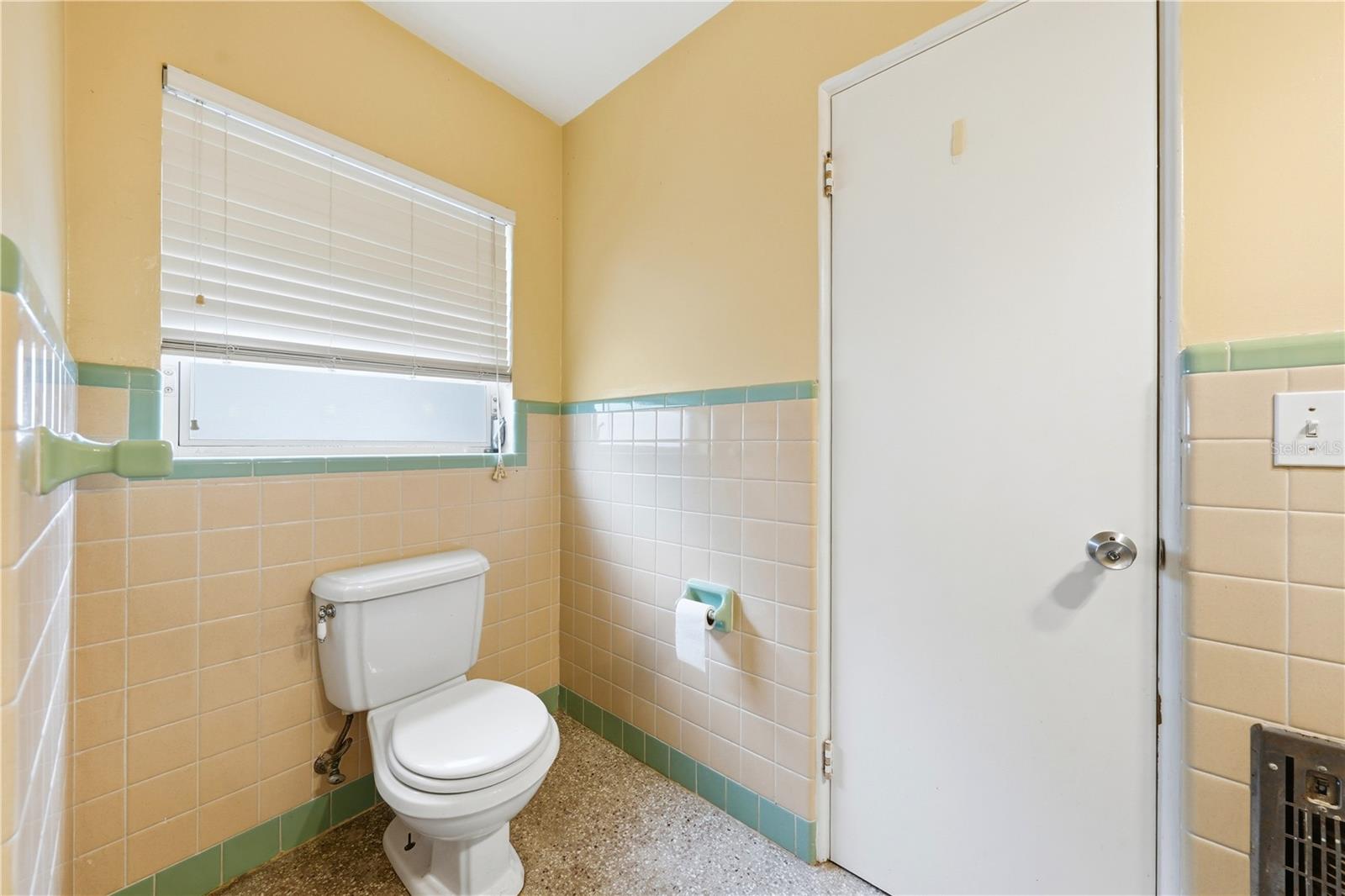 Image 33 of 47 For 126 Magnolia Avenue