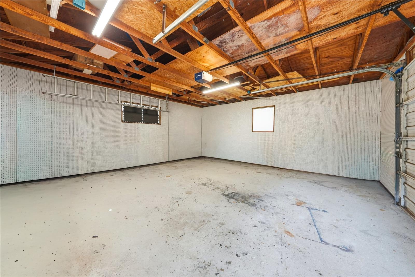 Image 37 of 47 For 126 Magnolia Avenue