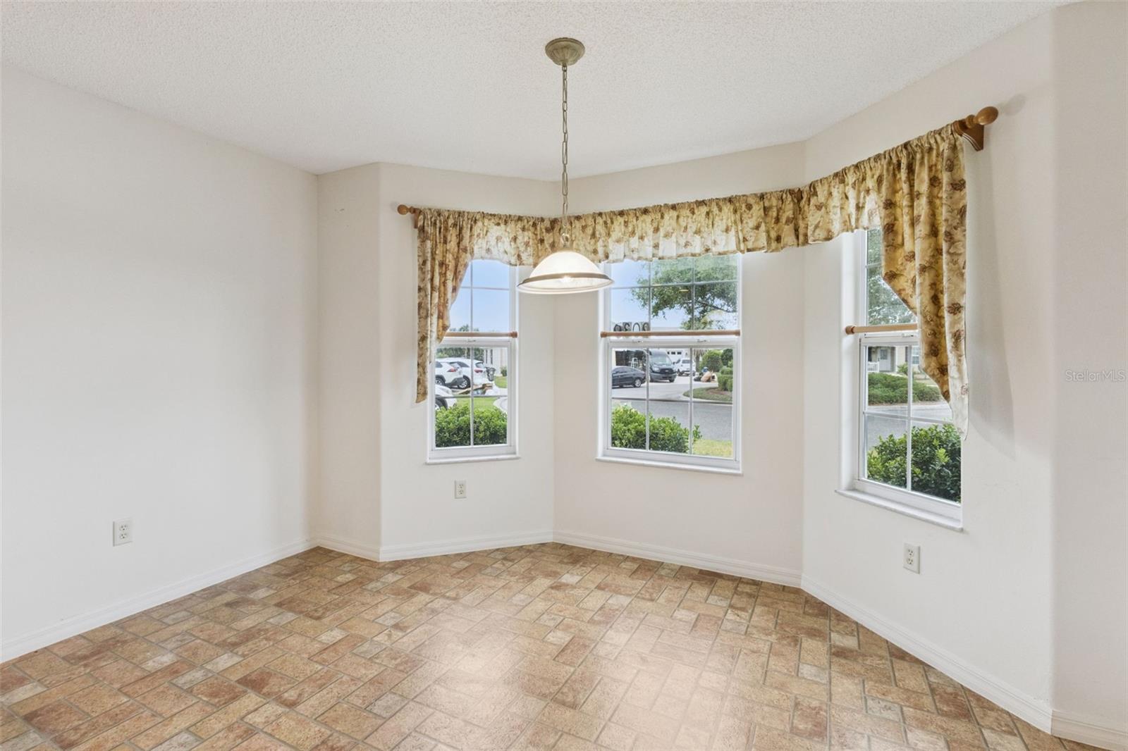 Image 11 of 42 For 2039 Tynte Terrace