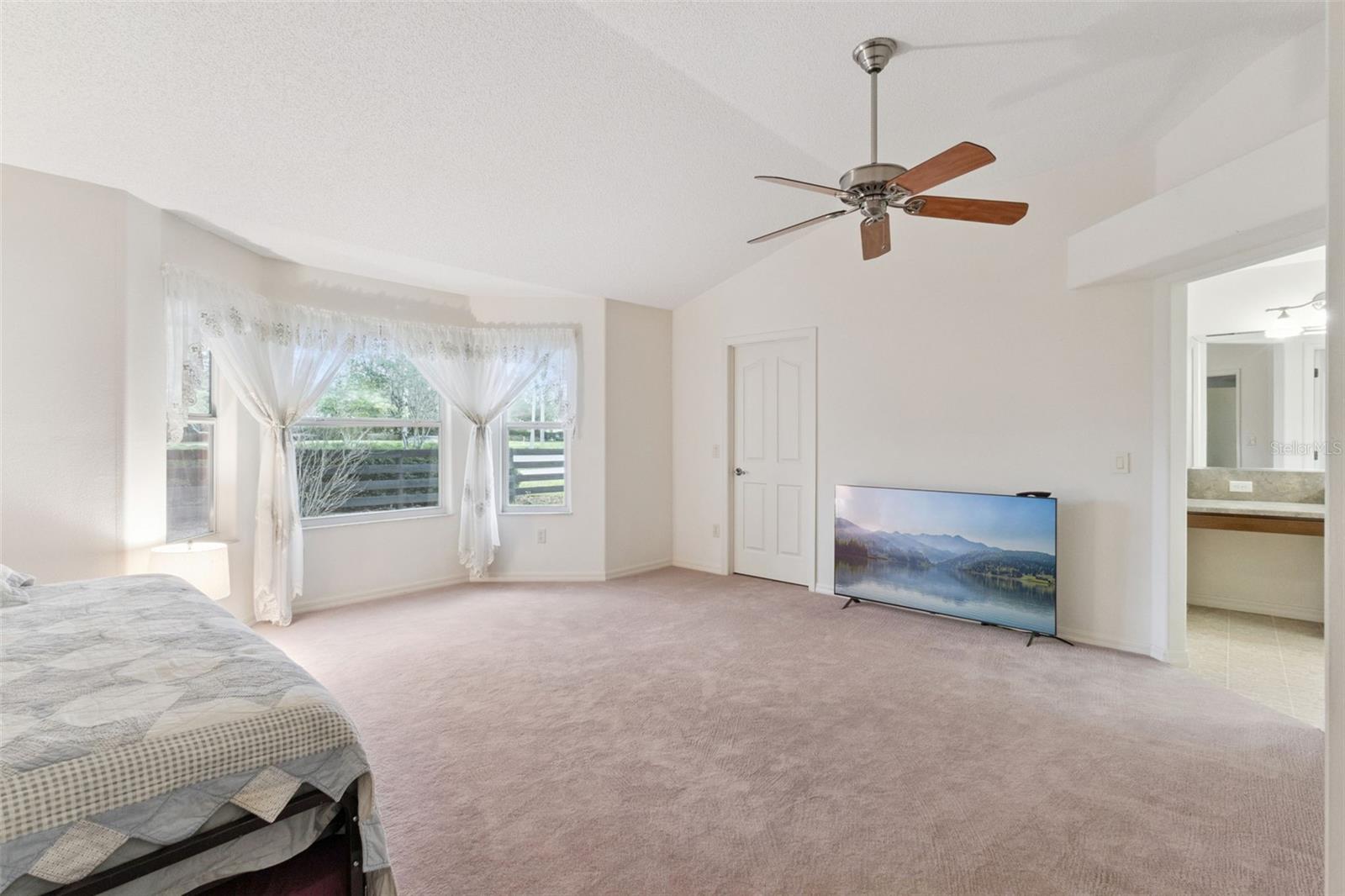 Image 17 of 42 For 2039 Tynte Terrace