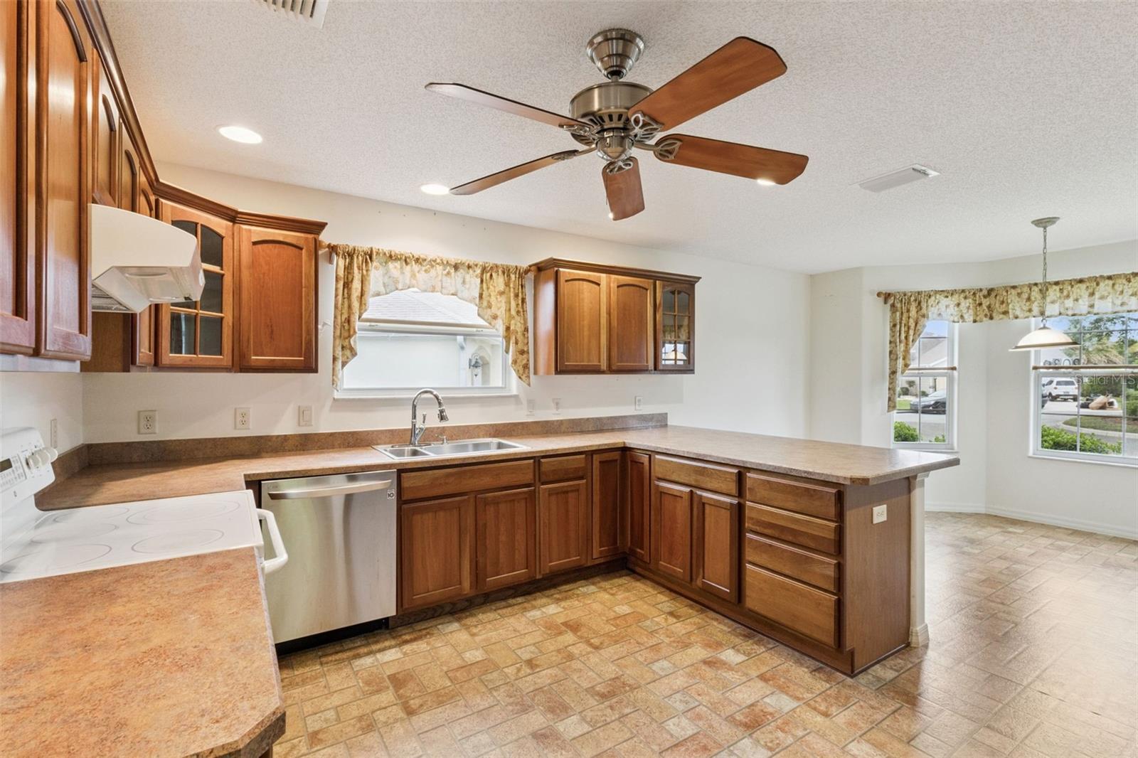 Image 7 of 42 For 2039 Tynte Terrace