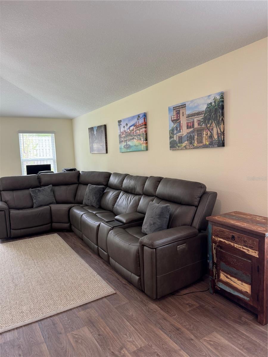 Image 6 of 23 For 203 Chesterwood Road