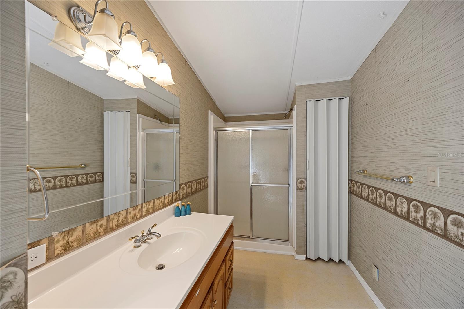 Image 8 of 34 For 36833 Shadow Hill Drive