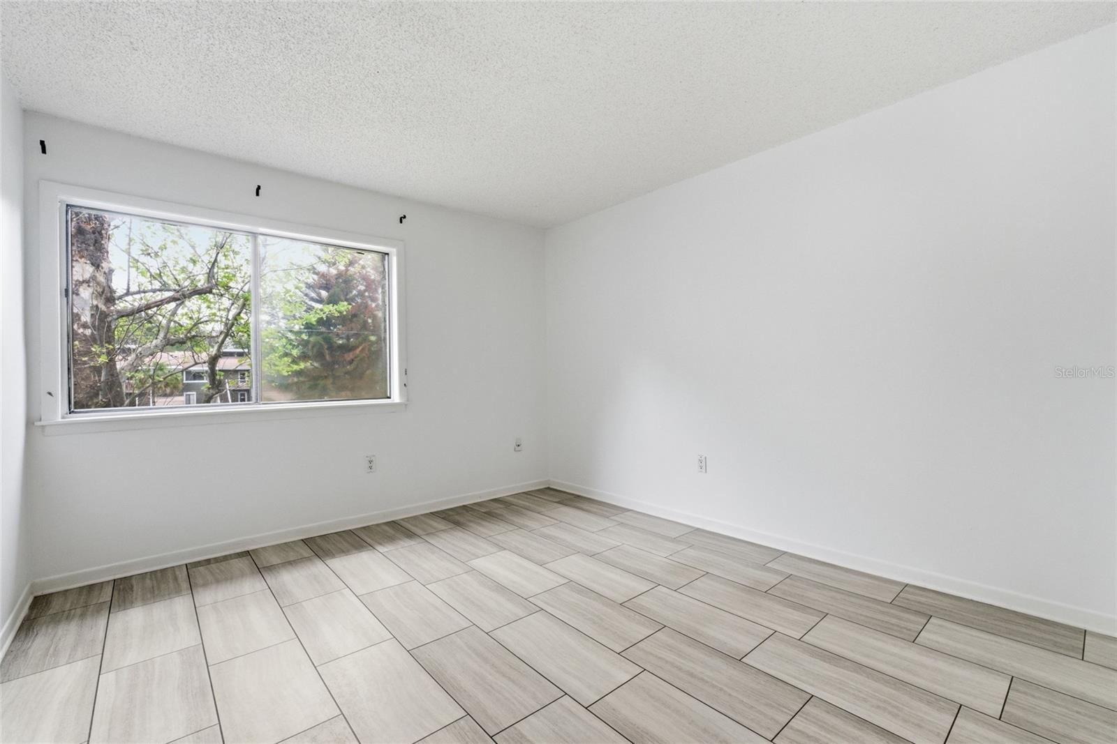 Image 15 of 33 For 6060 Peregrine Avenue 17e