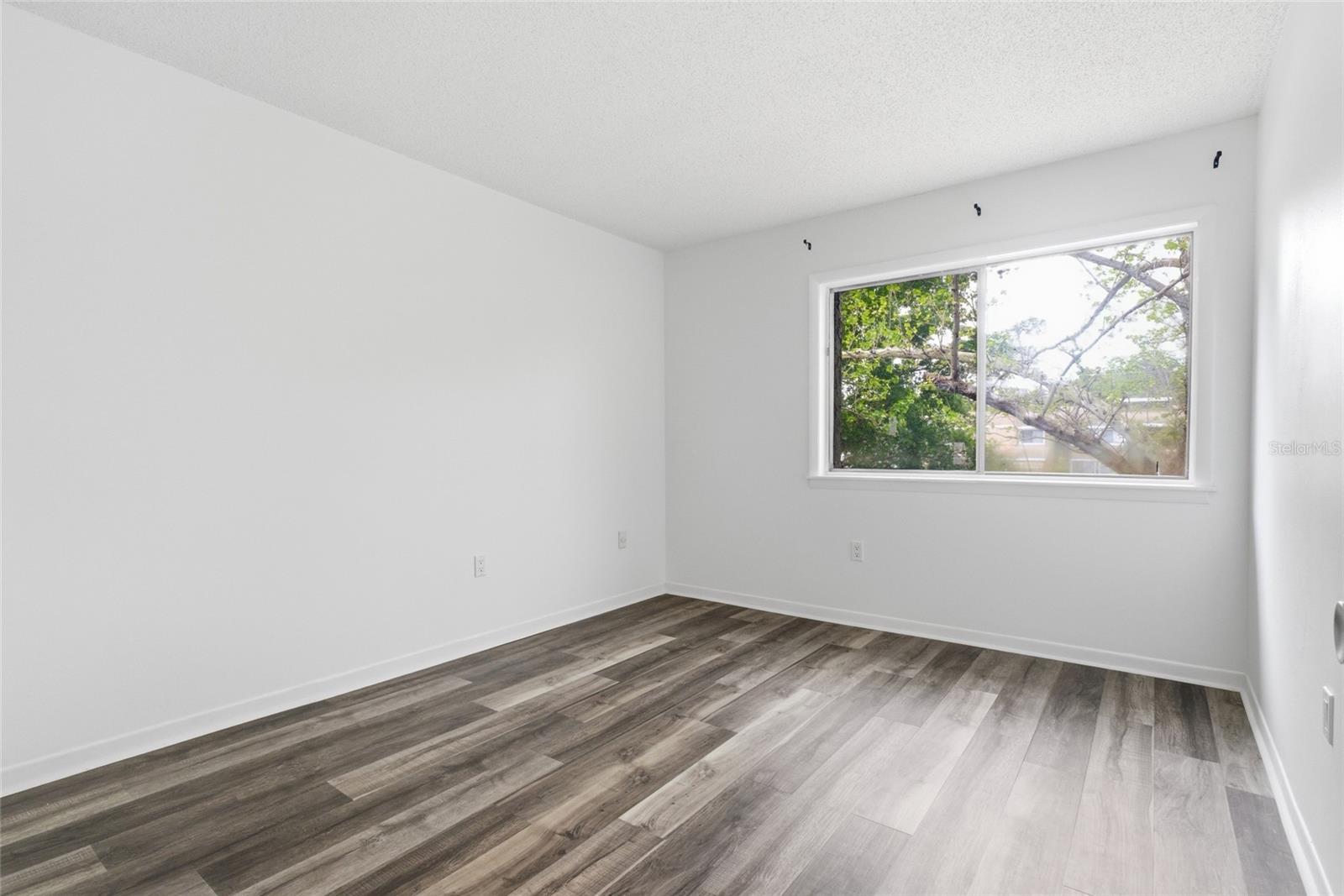 Image 17 of 33 For 6060 Peregrine Avenue 17e