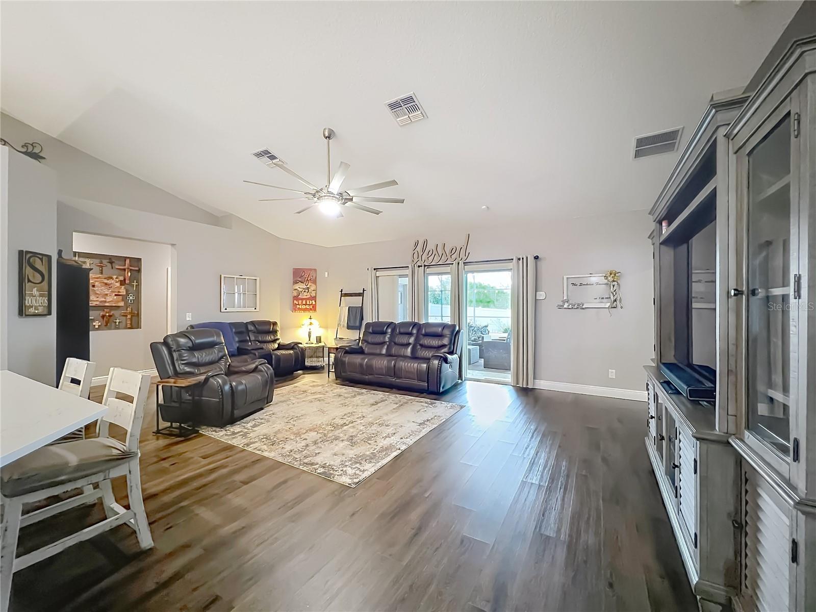 Image 17 of 71 For 135 Blackstone Creek Rd